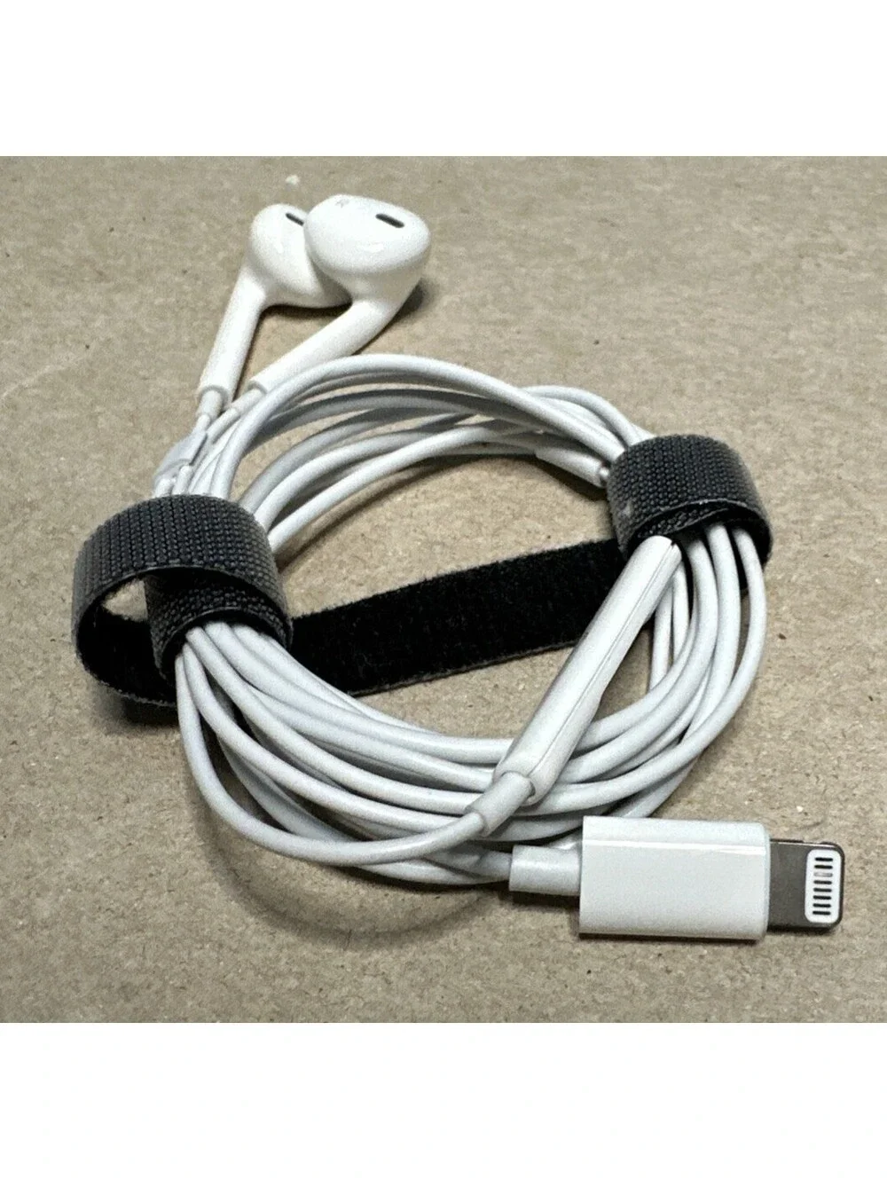 Original Apple Lightning Cable Earbuds For IPhone or IPhone PRO Max w/Mic